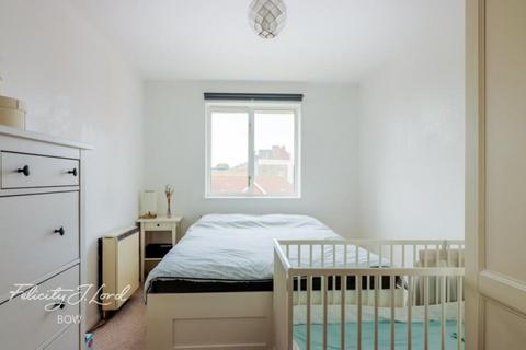 1 bedroom apartment to rent, Rainhill Way, LONDON