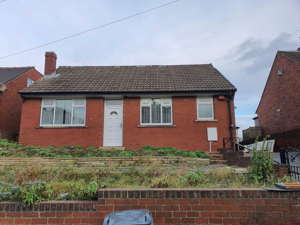 Caledonian Road, Dewsbury 3 bed detached bungalow £600 pcm (£138 pw)