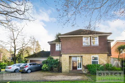 5 bedroom detached house to rent, Bridleway Close, Epsom KT17