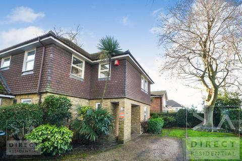 5 bedroom detached house to rent, Bridleway Close, Epsom KT17