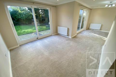 5 bedroom detached house to rent, Bridleway Close, Epsom KT17