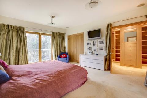 5 bedroom detached house to rent, Wayside Gardens, Gerrards Cross, Buckinghamshire