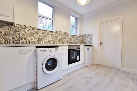 Studio to rent, Fordwych Road, Cricklewood NW2