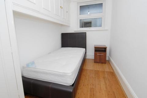 2 bedroom flat to rent, Wimbledon Park Road, Southfields, London, SW18 5SH