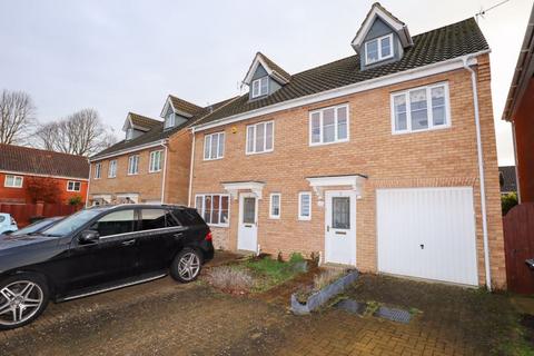 3 bedroom semi-detached house to rent, Alicante Way, Norwich