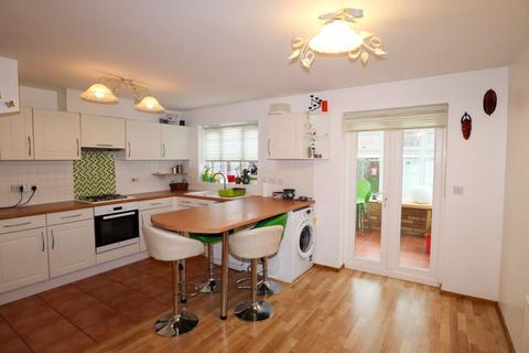 3 bedroom semi-detached house to rent, Alicante Way, Norwich