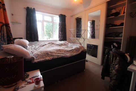 4 bedroom semi-detached house to rent, Kingston Lane, Uxbridge, UB8