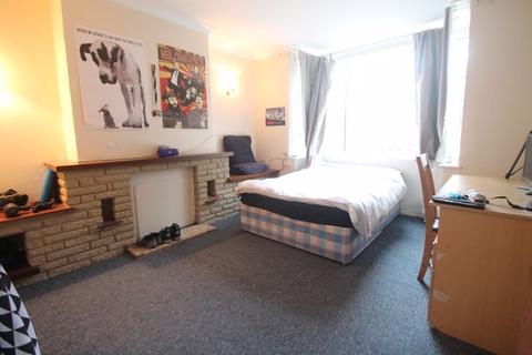 undefined, Kingston Lane, Uxbridge, UB8