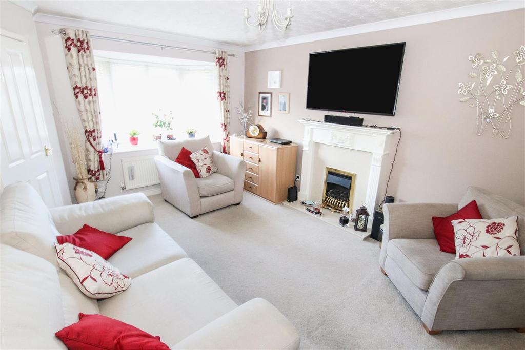 Highland Drive, Lightwood, StokeOnTrent 4 bed detached house £209,950