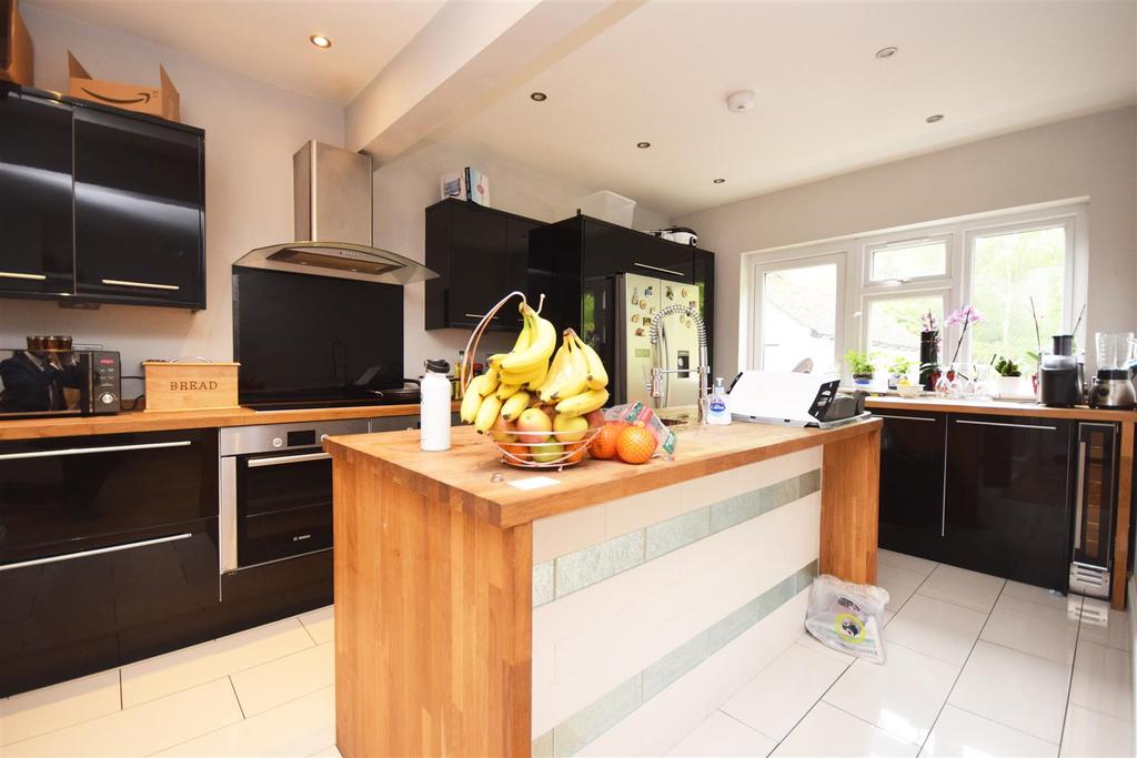 Ellerman Avenue, Twickenham 4 bed semidetached house £669,950