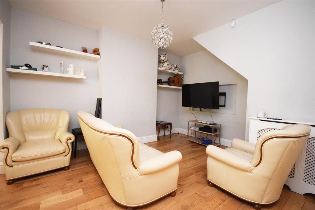 Ellerman Avenue, Twickenham 4 bed semidetached house £669,950