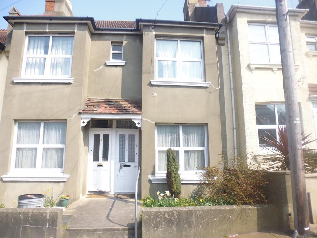 Totland Road, Brighton, East Sussex 3 bed flat £1,550 pcm (£358 pw)