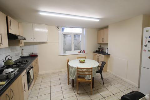 5 bedroom terraced house to rent, Holland Street