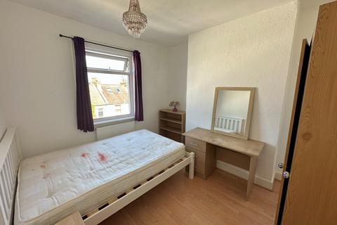 4 bedroom terraced house to rent, Southampton Street