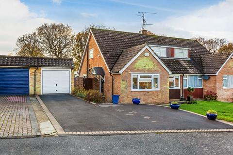 4 bedroom semi-detached house to rent, Beacon Hill, Lingfield RH7