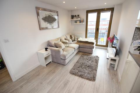 2 bedroom flat to rent, 819 London Road, North Cheam SM3