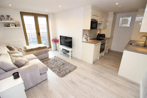 2 bedroom flat to rent, 819 London Road, North Cheam SM3