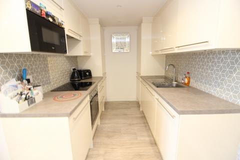 2 bedroom flat to rent, 819 London Road, North Cheam SM3