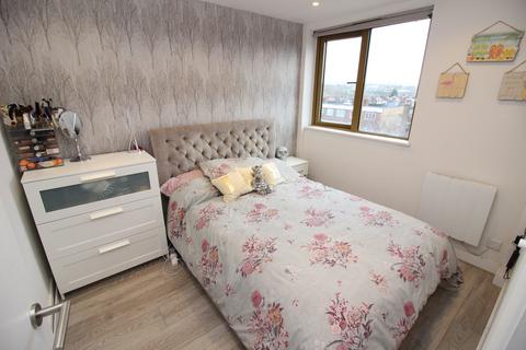 2 bedroom flat to rent, 819 London Road, North Cheam SM3