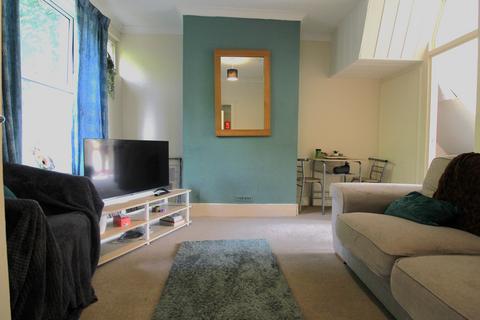 4 bedroom terraced house to rent, Milner Road