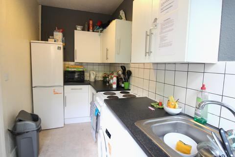 4 bedroom terraced house to rent, Milner Road
