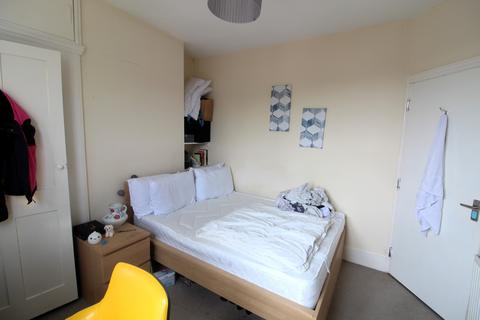 4 bedroom terraced house to rent, Milner Road