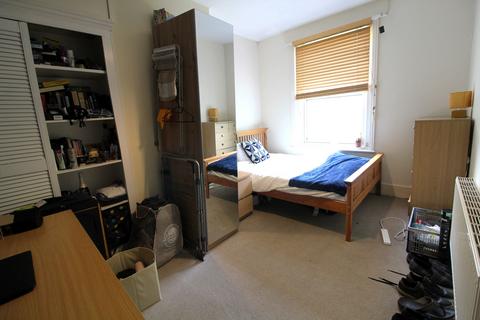 4 bedroom terraced house to rent, Milner Road