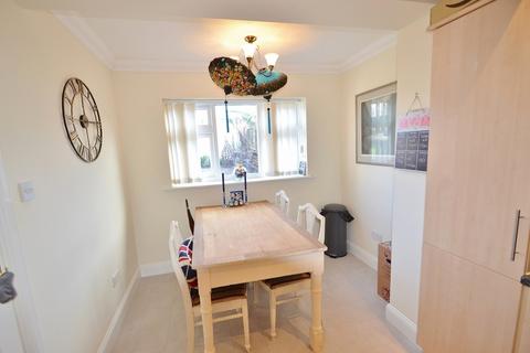 3 bedroom detached bungalow to rent, Wimborne