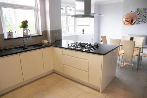 3 bedroom semi-detached house to rent, Lidgett Lane, Moortown, Leeds