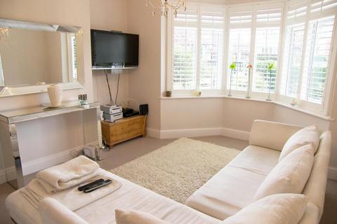 3 bedroom semi-detached house to rent, Lidgett Lane, Moortown, Leeds