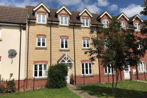 3 bedroom terraced house to rent, King Edward Close, Calne