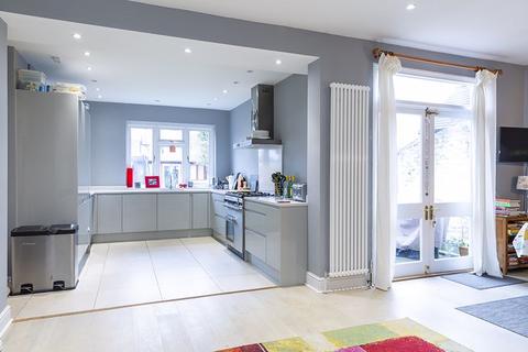 4 bedroom detached house to rent, Weston Park, Thames Ditton, KT7