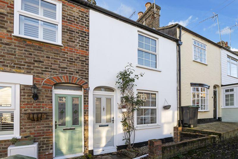 Gladstone Road, Buckhurst Hill 2 bed terraced house £1,449 pcm (£334 pw)