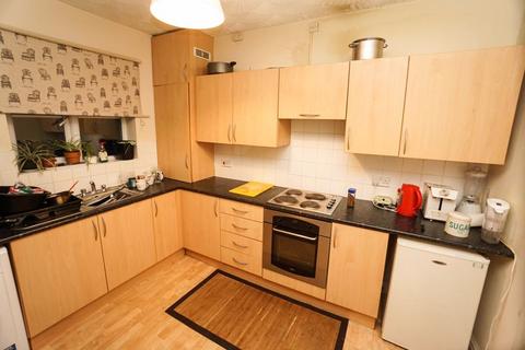 2 bedroom apartment to rent, Bedford Court, Heaton