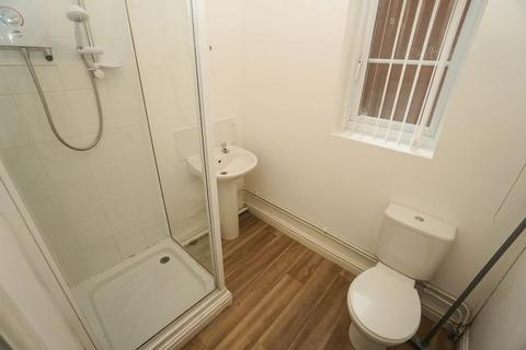 2 bedroom apartment to rent, Bedford Court, Heaton