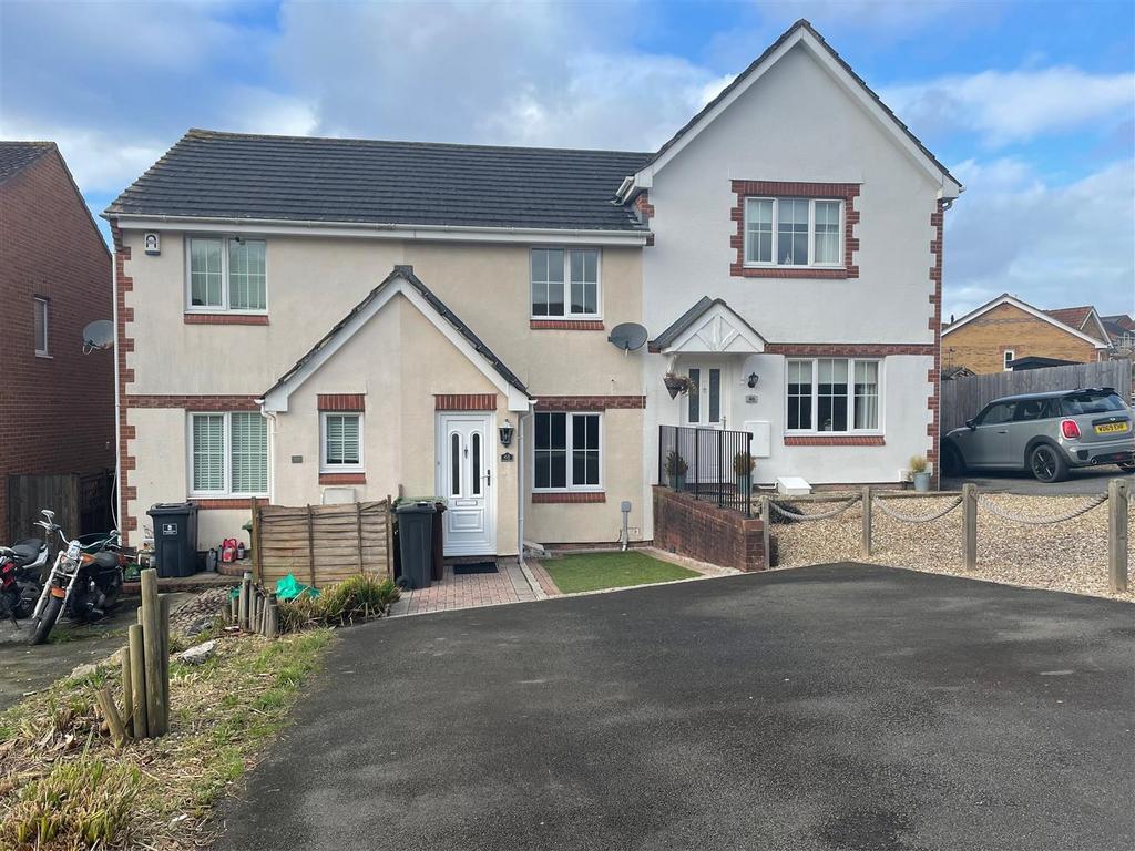 Highglen Drive, Plymouth PL7 2 bed terraced house £950 pcm (£219 pw)