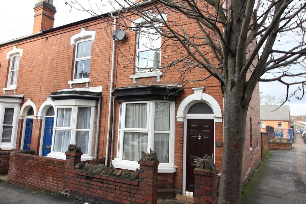 Derby Road, Worcester, WR5 3 bed end of terrace house £650 pcm (£150 pw)