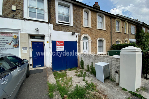 Warehouse to rent, Avenue Road, Acton W3 8QG