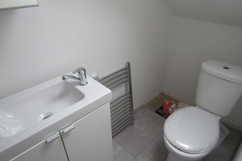 Studio to rent, High Road, Southampton