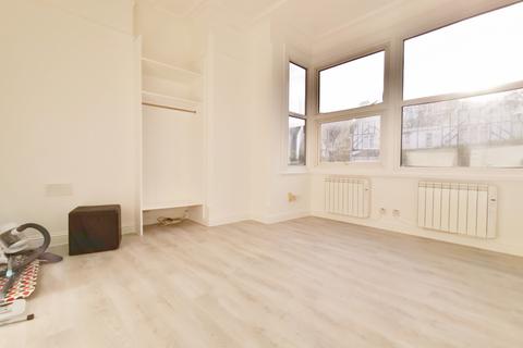 Studio to rent, Onslow Gardens, Muswell Hill N10