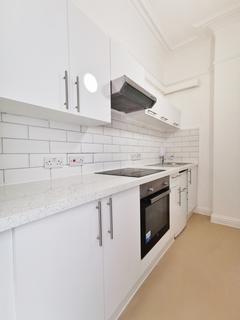 Studio to rent, Onslow Gardens, Muswell Hill N10