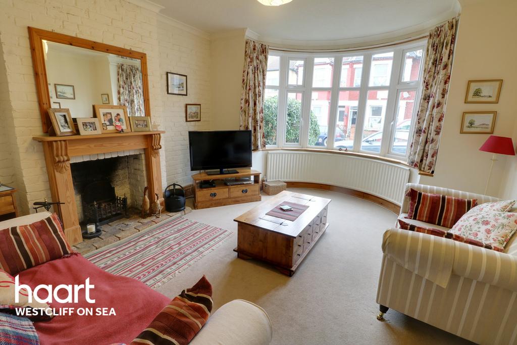 St Helens Road, WestcliffOnSea 4 bed end of terrace house £400,000