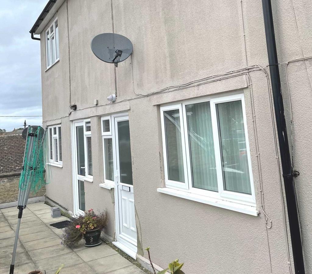 High Street, Chalgrove 2 bed apartment to rent £850 pcm (£196 pw)