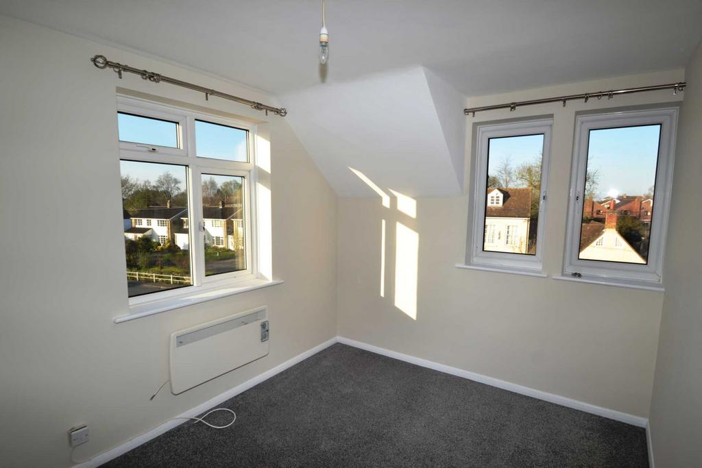 High Street, Chalgrove 2 bed apartment to rent £850 pcm (£196 pw)