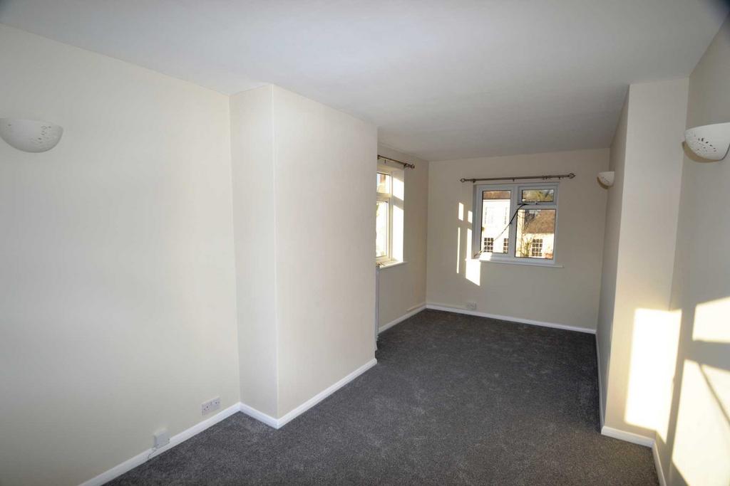 High Street, Chalgrove 2 bed apartment to rent £850 pcm (£196 pw)