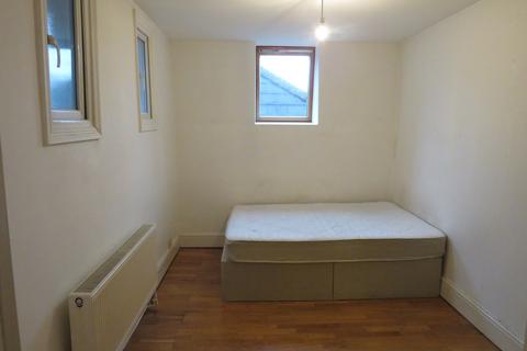 1 bedroom apartment to rent, Archway Road, Highgate, N6