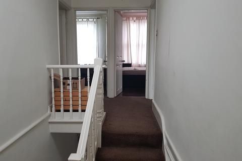 3 bedroom flat to rent, Chaplin road, london NW2