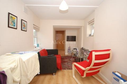 2 bedroom flat to rent, Brecknock Road, Camden Town