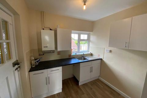 2 bedroom flat to rent, Orchard Parade, Willingdon