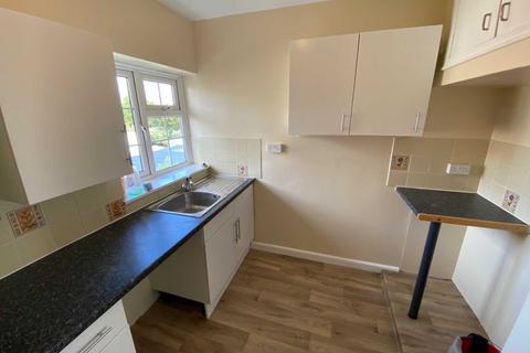 2 bedroom flat to rent, Orchard Parade, Willingdon